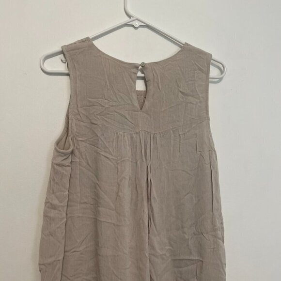 NEW NWT JANE AND DELANCEY Taupe Gray ish Crochet Eyelet Sleeveless Shift Dress - Picture 12 of 13